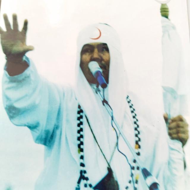 Жүргізуші порно видеоға түсіп қалды Танымал қызбен онлайн порно